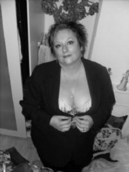 I am a big girl with a wicked sense of humour, large breasts, loves to flirt and is looking for some serious fun. all applications considered