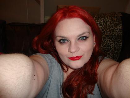 hi im sammy just looking for a new friends and a little chat to pass the time away! im just over 5 foot im a big girl but i love it i have bright red hair blue eyes and a pretty smile if u wanna chat send me a messsage x