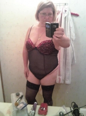 I am a woman with a new passion for life since my divorce. I like a good and hearty sex life and like to try new things but I am not looking to go to bed with every person that contacts me I want there to be some kind of chemistry between us first.  I am looking to have something on a regular basis even if it is nsa so get in touch, lets chat and find out if we have stuff in common both in the bedroom and out of it x