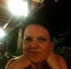 Hi, thank you for checking out my profile.
I'm a young at heart 43 year old woman, I am impulsive and full of fun.  I enjoy fun nights out, being wined and dined, walking down a beach hand in hand or just cosy nights in.  If you too have similar interests, please don't hesitate and drop me a line...