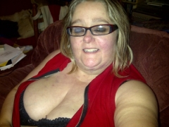 hi guys, married woman looking for some extra spice, not getting enough in the bedroom and need it so dont delay and get in touch and give me some!!