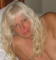 I am a women who loves to please her man. I am 49 years old, 5'8