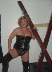 I am an attractive mature lady with a dominant side and I am safe and skilled and have a great sense of humour! I have a lot of interests in the lifestyle but i am attached and not looking for a relationship, just here for nsa fun