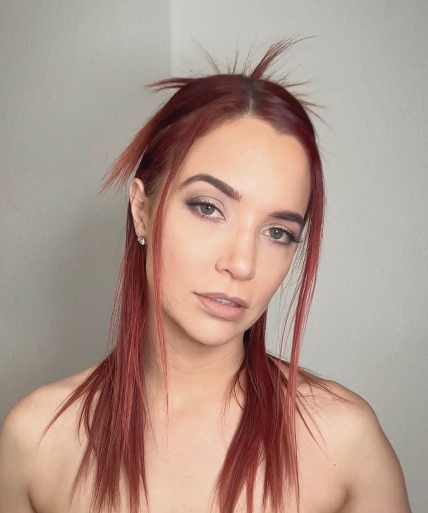 Don't bother sending me a message if you will only leave me hanging. All I am looking for is a man capable of giving me all the attention I desire. Our conversation will never be boring because I am open to talk about all kinds of things. We can talk about our most memorable experiences in the bedroom. If you want, we can just have fun doing chat roleplay.