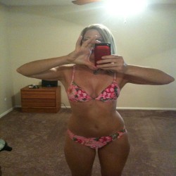 recently divorced, been a while since I was with another man but nothing holding me back now HAHA ideally someone my age or older, have a thing for beards too!