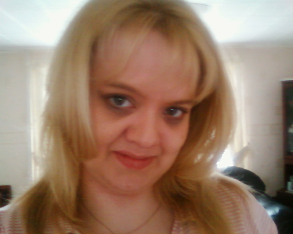 I'm a very attractive wife that's just been let loose to play on my own! I am only interested in guys that are VWE or heavy cummers. I'm not some dumb blonde so please don't contact me claiming to have an 8" willy when you've only really got 6". As i said i can play on my own so what have you got to worry about? I have no issues regarding age or race but i am selective as you'll be taking the place of my partner so i'm not just going to jump into bed with the 1st guy to come along with a big cock! If you think we could have fun together get in touch and tell me why! I can accom