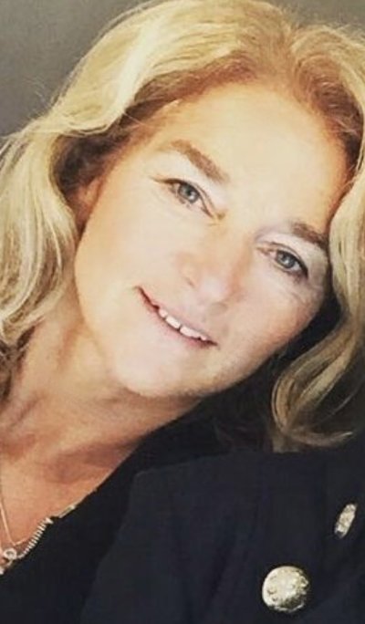 I'm not going to fall head over heels for hot men with amazing bodies. While a fit body is nice, without good manners, intelligence, charm and charisma, it's just a waste for me :) A man can definitely charm his way into my knickers haha.