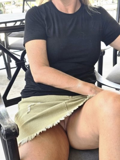 I am sensual, well groomed, well travelled and very passionate! I am seeking an intelligent, well groomed gentleman to spend time with. Contact me if you ticked same boxes as me and located within 50 miles radius of me. Even better if you are unattached, but not a deciding factor. By the way, I love a good oral. Let’s have some fun!