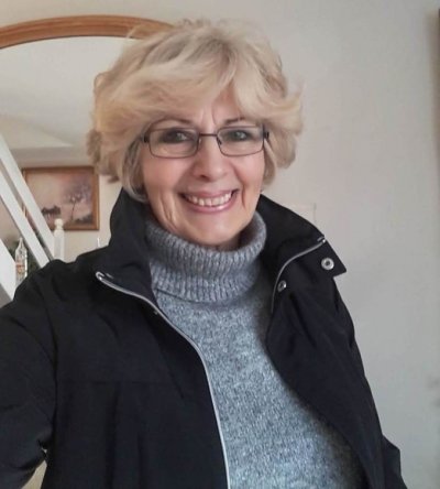 I believe in the power of positivity. I like to just chill and have good vibes. I am ready to get my naked body pampered with kisses. I am ready to get my lust satisfied!