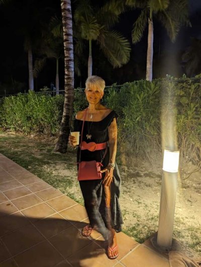 Hi there! I am married lady but something about a married man makes me tingle. As Ariana Grande says: "breakup with your girlfriend". LOL I'm sure I can please you better than your wife.