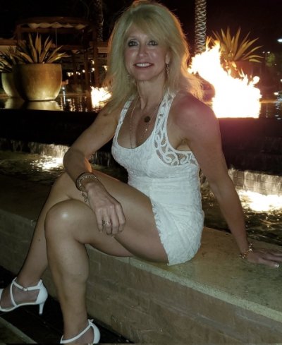 I love my body. I love myself. We should all love ourselves a little more :) I’m very much ok with my life. Not here to make myself feel better about anything. I'm here to challenge myself and test (and expand) my limits and boundaries! Life is about experiencing and trying as much as life has to offer.