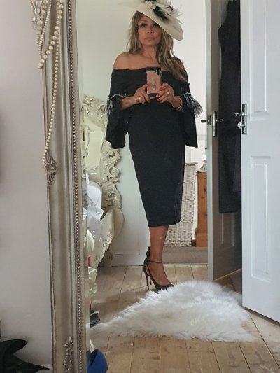 I like to dress like a lady but behave like a slut. Not much more to say other than I am looking for a man who can satisfy my sexual urges, age doesn't matter to me as long as you know what you are doing in the bedroom! I just need to let go of my sexual frustration, not getting anything at home and its driving me mad!