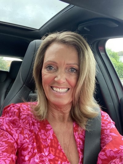 Starting to think that an average-looking woman won't have a slim chance to be with any man. With all the degrading comments thrown at me, I don't think I can recover that easily. I don't even know why I'm here. Maybe it is to fill the gaps in my heart with a few compliments. But what I really need is the touch of a man. Firm, strong, passionate.