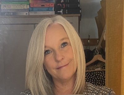 I'm not very good at this bit..... I'm a normal married 50something woman with 2 boys. But I'm also a woman with deep desires and a sexual appetite that hasn't been satisfied in years. I'm here for one reason and one reason only. Cock, and lots of it!