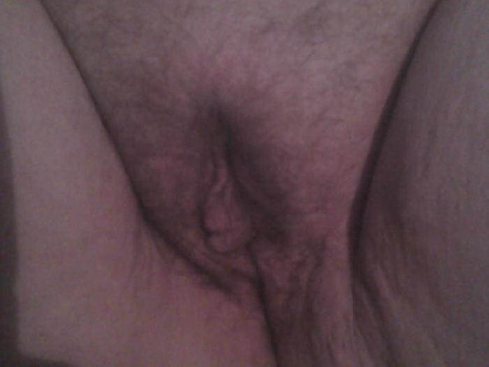 love to have fun we r a bi couple that want to meet other couples,women, men or both we r looking for someone fun