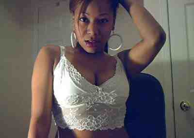 looking for boys black or white but must be fit and well endowed and willing to give me hours of oral and rub my pussy perhaps some anal if u like girls just sexy with shaved hot pussies then get back to me!