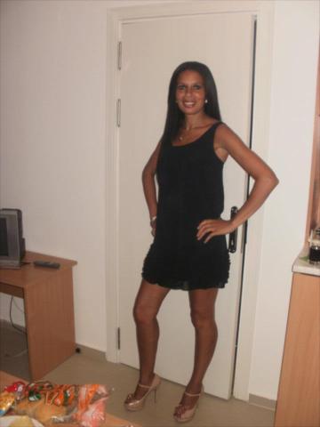 About me: A happy, positive, intelligent, lively, dramatic, gregarious woman with lots to offer the right man ;) xx