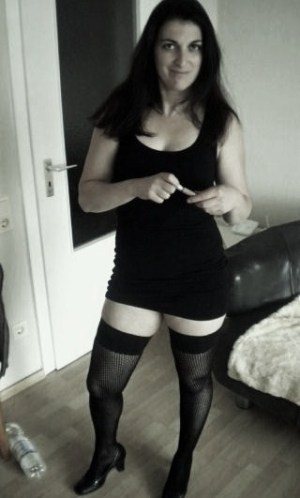 hi, I'm a friendly, shy at first lady with a high libido. I'm looking for a male with a much bigger than average package and the ability to use it to make me cry YES YES YES! I'm also interested i couples, especially if you are (both?) bi and also other ladies. Love, Jess x