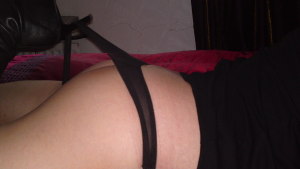 What to say...what to say... what to say...... Axe murderers need not apply?? lol just here for the banter....love the banter so cum and make me wet mmmmmmm x