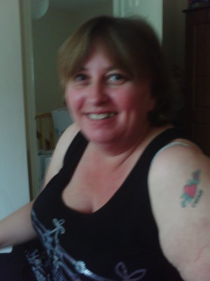 i am a single (divorced) mum looking 4 man of my dreams lol but failing that i dont mind a horny man to play with from time to time! if u fancy a chat then message me, i always respond x