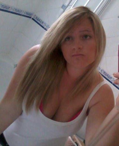 Im looking to meet someone for some nsa fun but has to be discreet! just want some quick fun and someone to explore my body looking for a dominant male who will push me about a bit for pleasure wanting to meet someone tonight very horny ;)