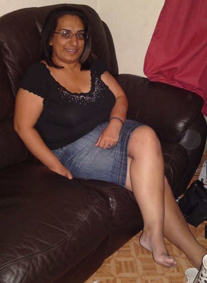 hello.im bini,i am looking for that someone in my life. im not into threesoms, or anything like that. i jst am looking for company bt not jst after sex. im a honest girl and dont like being taken for a mug as to many ppl do that out ther, so if u r realy intrested then pls do message me. if u r one of these ppl who are jst after a quick fling then sorry im not like that. im not married in totaly single. so if u r genuine then i will message bk.