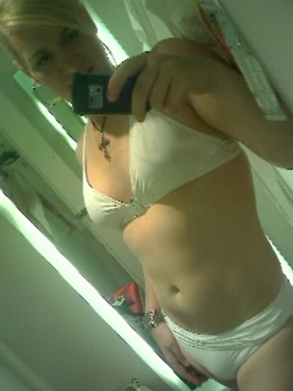 Young, fit and clean woman looking for a charming man for fun times. I have long blonde hair, smooth skin and a pleasing personality. Write me a nice message introducing yourself and why we'd be a great combination!