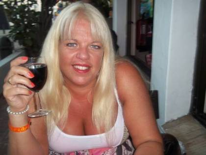 Hello Boys not sure what i'm going to get from here but need to get back on the horse and ride so im here for a good time not a long time looking for someone that know how to treat a lady not here to be used badly but rightly!