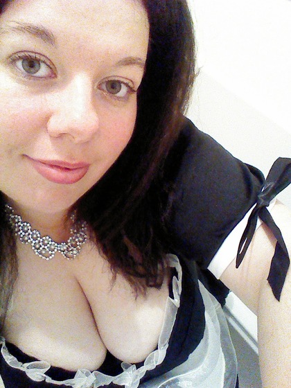 I am an independent single woman and a bit of a free sprit (it's nice to do what you want when you want to!), confident, funny and generally a positive person. I am looking for a good, patient guy, someone who doesn't have to swear every two minutes and doesn't feels the need 2 tlk in txt spk all the time! I want to chat and get to know someone a little bit before arranging anything x