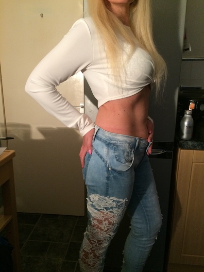 Blonde and bubbly 33yr old. I'm 5'2" and a size 10. I enjoy going out and having a good time. wltm guys aged 20 - 45, who look after themselves (cleanliness is a must) and also likes to have fun. I'm not looking for a relationship, only to have fun from time to time.
