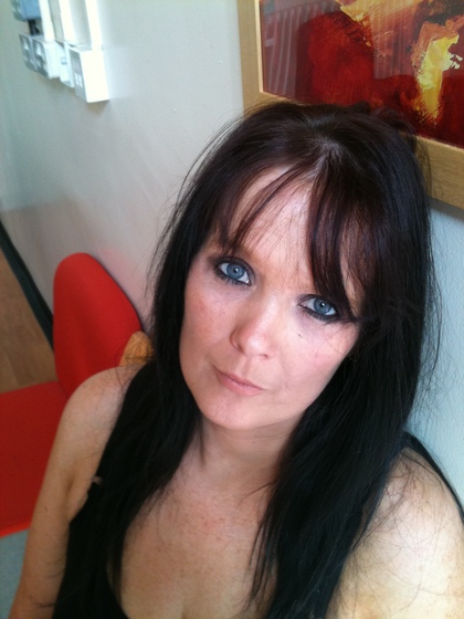 Not sure what to write here yet. Just having a look and to see if anything or anyone catches my eye! I am young at heart , keeping an open mind. BTW- I don't have kik/whatsapp...or whatever. That should save that conversation!!