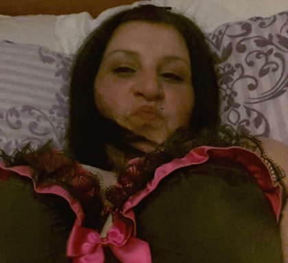 I'm cheeky but honest, Im a single mum with two great kids. Both boys. And a crazy dog, I'm my own boss, I work from home as a masseuse , Sorry I don't massage men .... I love the outdoors, walks, chilling in the sunshine. I hate the winter, It's never any fun with out someone to snuggle up with. Xx. Bit of an old romantic if I'm honest. Lol. I'm a right handful In the bedroom !! I give as good as I get and I love to fu*k back. Xx. That's me. Xx ;)