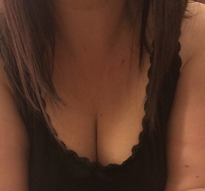 I'm looking for casual sex. I like men who take control and have no qualms in grabbing me by my hair and giving me what I need!