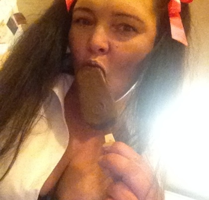 I'm here to have as much fun as possible , and as much pleasure as I can. Enjoy life after all we're not here for ever! Some men just can't handle me, can you????