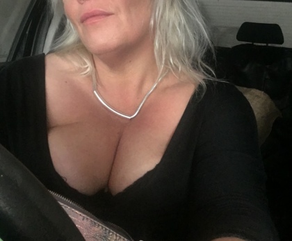 Hello there love to try out new things after divorce and sexless marriage. am quite shy though so might a bit of encouragement! x