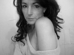 Hello there well in a nutshell im quietly confident little shy brought up to be a  lady ,with a strong conservative background i live with my little boy i work part time as a hairdresser i enjoy riding swimming circuit training