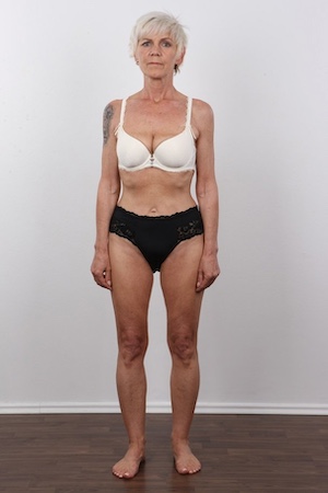 I'm not like other ladies who fall for blokes who have great abs and muscular arms. I'm also not like the others who want their bloke to have an extremely attractive face. Instead, I'm the kind of lady who would focus more on what you can offer when we're in bed.