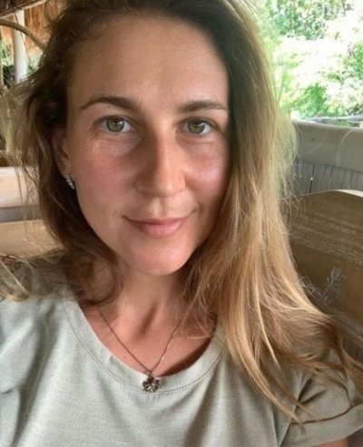 I want to find a seductive, adventurous man with a big heart, and with an even bigger bulge :) I'm divorced but not here to find a new husband. Been there, done that. Here to have a good time in whatever form that may take. Be bold, take my breath away and seduce me. The man I give my body to i never disappointed.