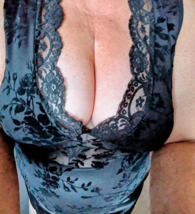 45-year-old woman in Llanelli, Carmarthenshire looking for nsa sex – real sex contact on Joyium