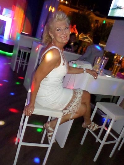 50-year-old woman in Colyton, Devon looking for an affair – real sex contact on Joyium