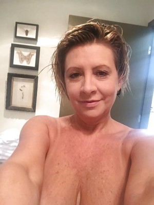 52-year-old British woman from Worcestershire seeking an affair – real sex contact on Joyium