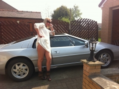 Am fun loveing out going women am  32 with 3 lovet kids from Leeds  just looking 4 some 1 2 av lots off fun and 2 go out clubbing av some good food love my football I am a BIG LEEDS fan. and dont be shy becoz am not at all and I love lots and lots off sex fun I will try eventhink ones xxxx if u think your a big boy get intoch with me I will be wating ??? !!!!!!!!! X