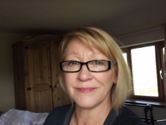 Im fun loving and young at heart. Independent with my own house etc. Have one son aged 24 and he has his own flat. I love to laugh, if you can make me laugh were halfway there.
I am loyal, trustworthy, kind and generous. Love nights in/out, like to dine out and also love to cook. I have no pets as I work away from home but love animals. I like to horse-ride occasionally, love sunsets and walks in the country on warm days.
I have a good sense of humour and see the funny side of most situations.

-------------/--------------- --o/--------

Put this on your profile if you know someone whos been eaten by a shark